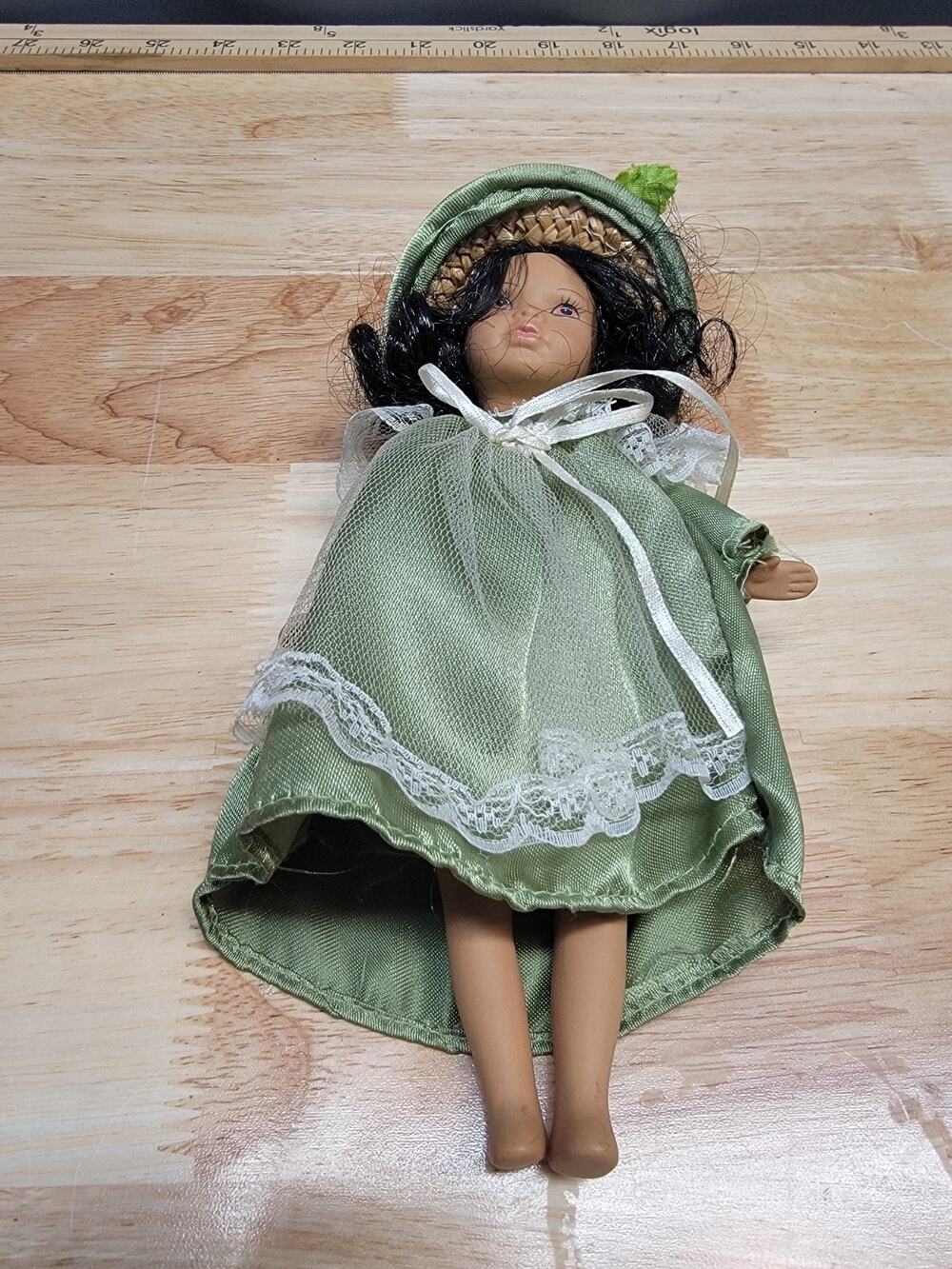 Collectible porcelain doll victorian era beautiful dress and Hat